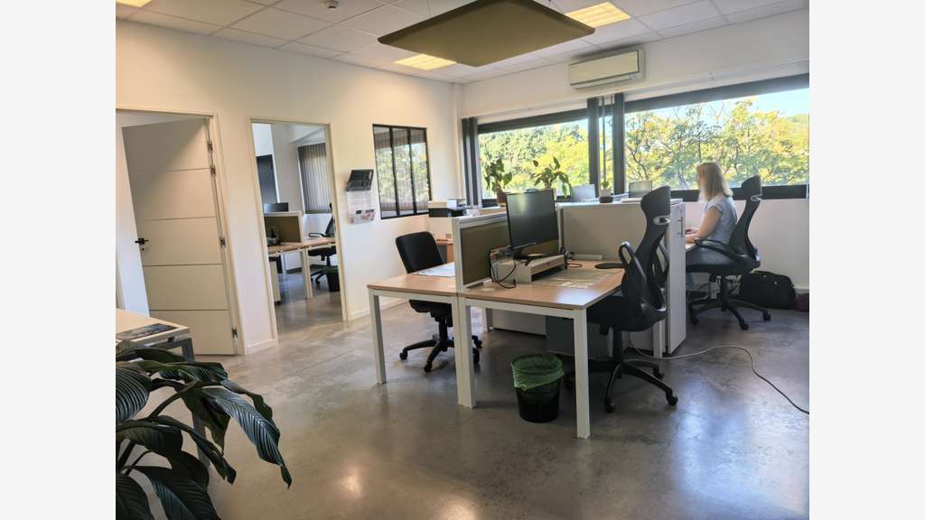 A louer bureaux 100m² zac des playes Six-Fours
