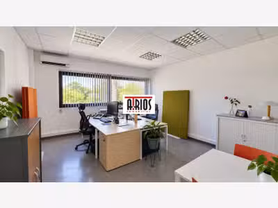 Bureaux de 101m² à louer à Six Fours les Plages