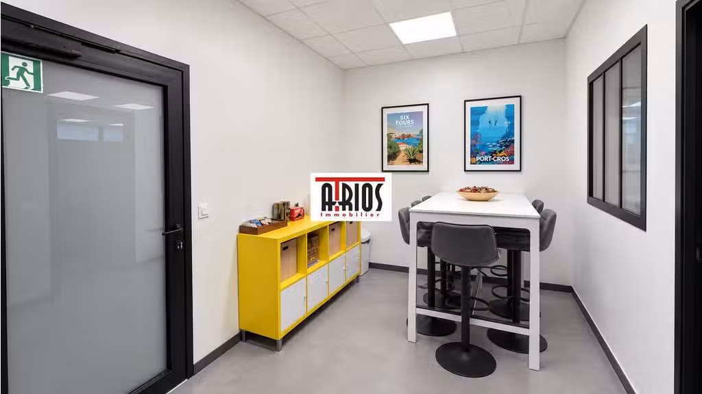 Bureaux de 101m² à louer à Six Fours les Plages