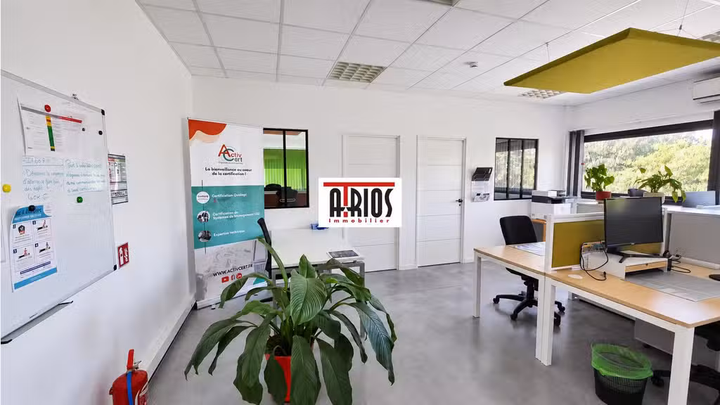 Bureaux de 101m² à louer à Six Fours les Plages