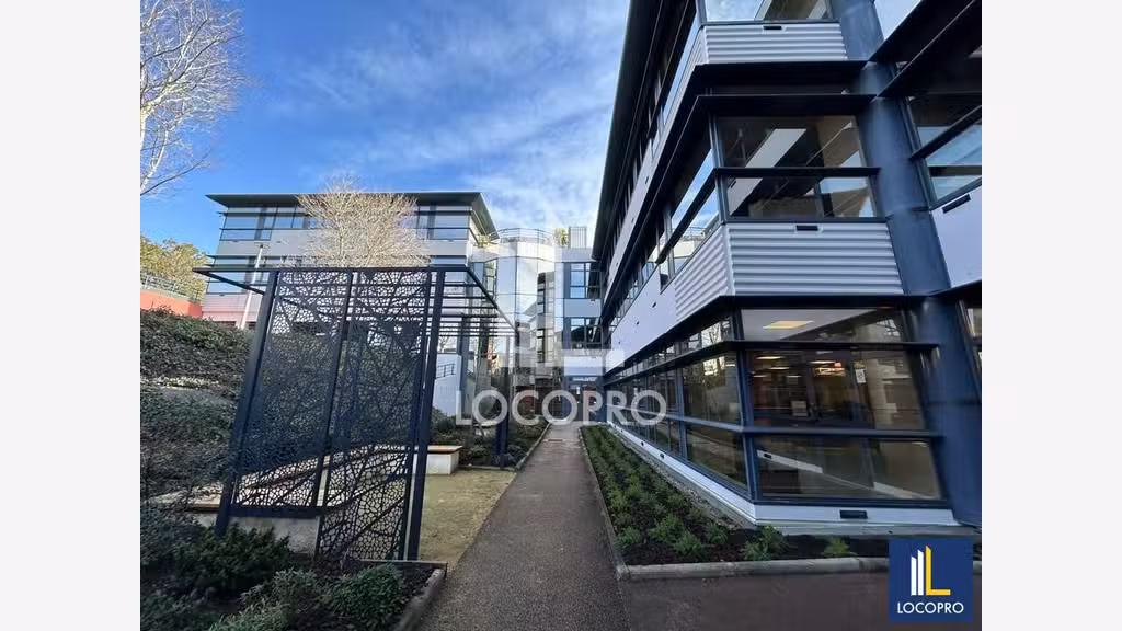 Loue bureaux indépendants 879m² Sophia Antipolis