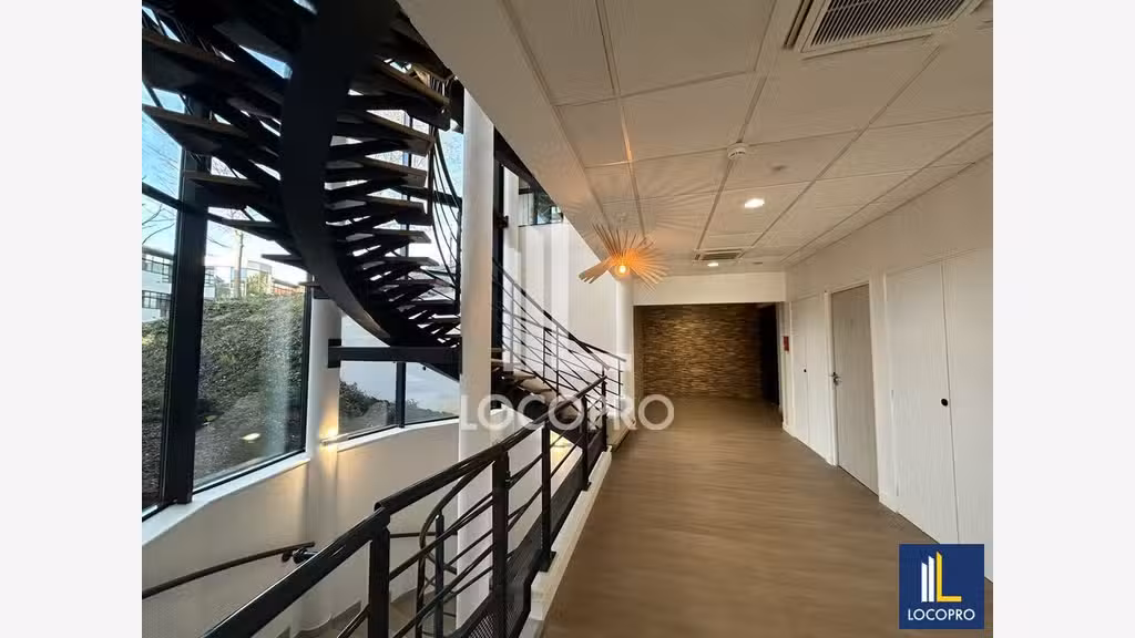 Loue bureaux indépendants 879m² Sophia Antipolis