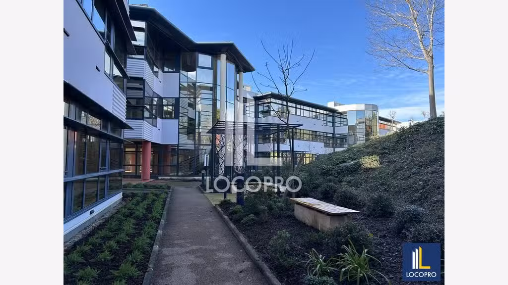 Loue bureaux indépendants 879m² Sophia Antipolis