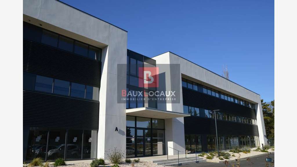 Bureaux de 88m² à louer au 1er étage à Sorgues
