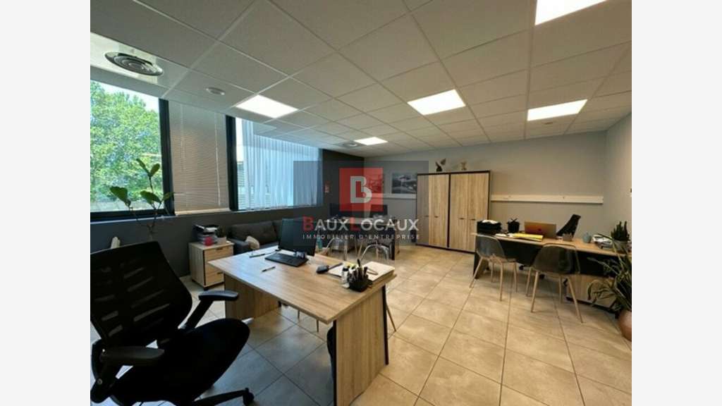 Bureaux de 88m² à louer au 1er étage à Sorgues
