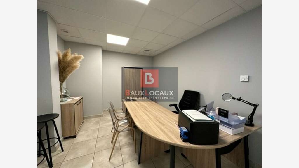 Bureaux de 88m² à louer au 1er étage à Sorgues