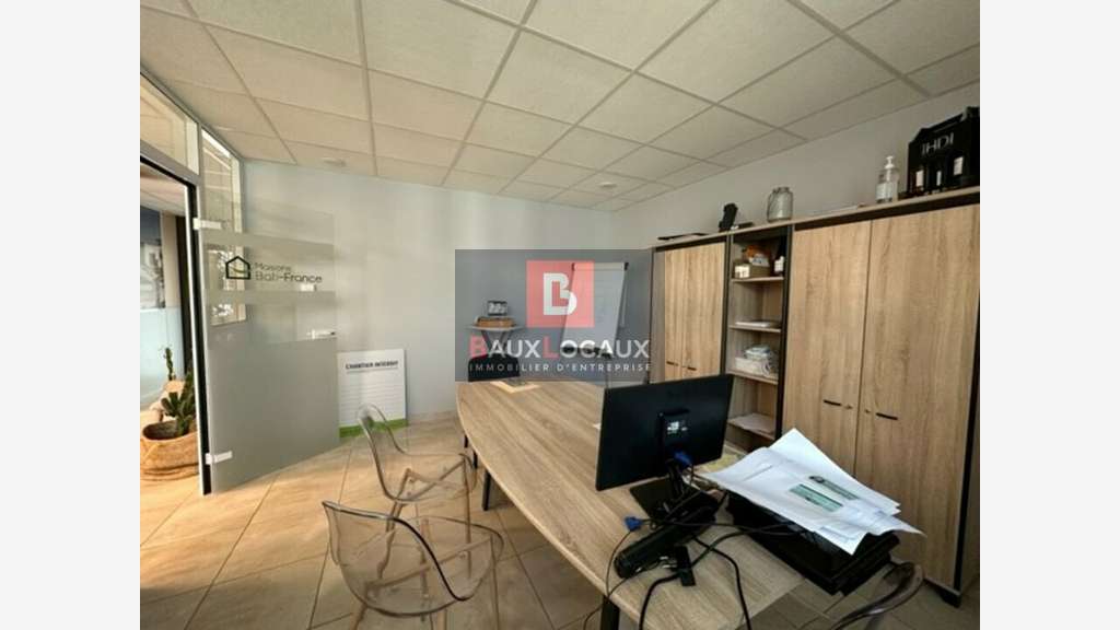 Bureaux de 88m² à louer au 1er étage à Sorgues