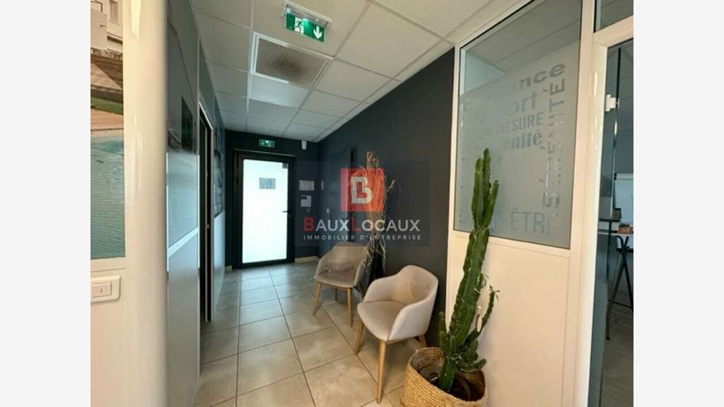 Bureaux de 88m² à louer au 1er étage à Sorgues