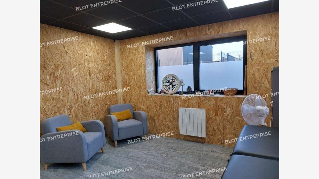 A louer bureau indépendant de 18m² en RDC à Taden