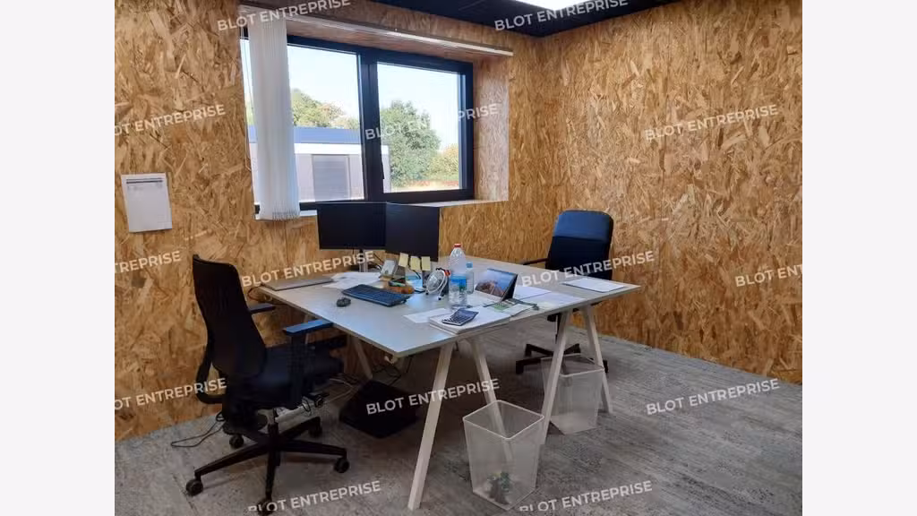 A louer bureau de 14m² au 1er étage à Taden