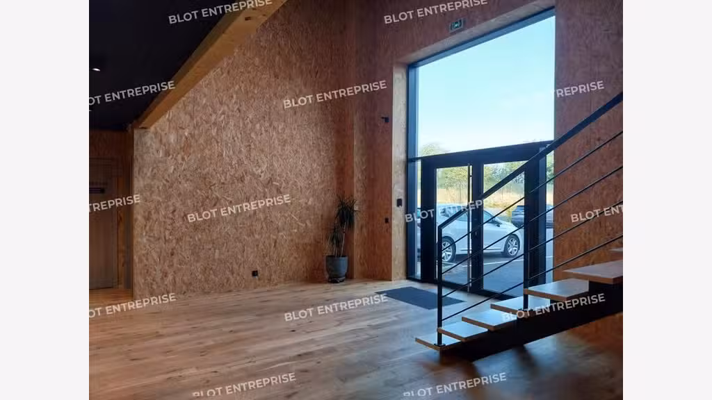 Loue bureau indépendant 18m² au 1er étage à Taden