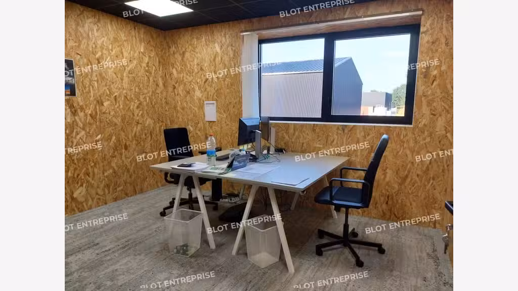 Loue bureau indépendant 18m² au 1er étage à Taden