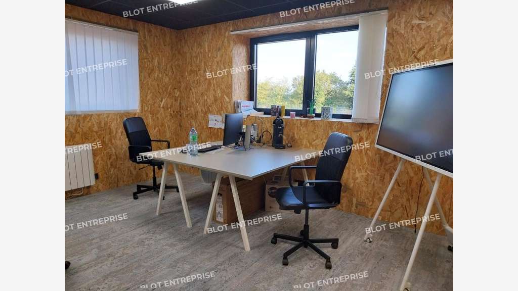 Loue bureau indépendant 18m² au 1er étage à Taden
