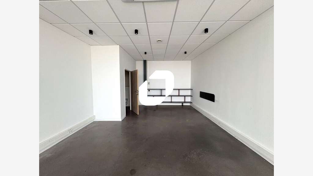 A louer Bureaux 84m² Taluyers