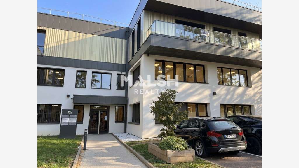 Bureaux à louer 132m² avec stationnements à Tassin