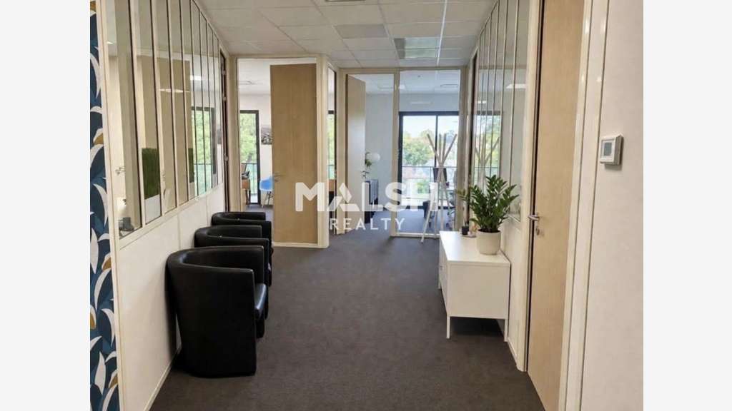 Bureaux à louer 132m² avec stationnements à Tassin