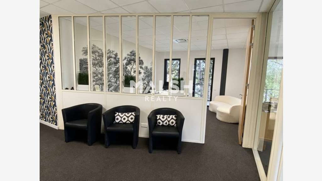 Bureaux à louer 132m² avec stationnements à Tassin