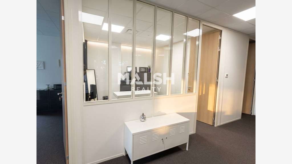 Bureaux à louer 132m² avec stationnements à Tassin