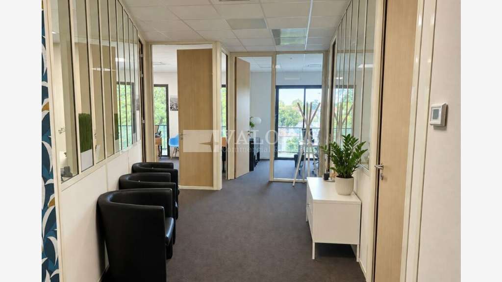 Bureaux 139m² R+2 à louer à Tassin-la-Demi-Lune