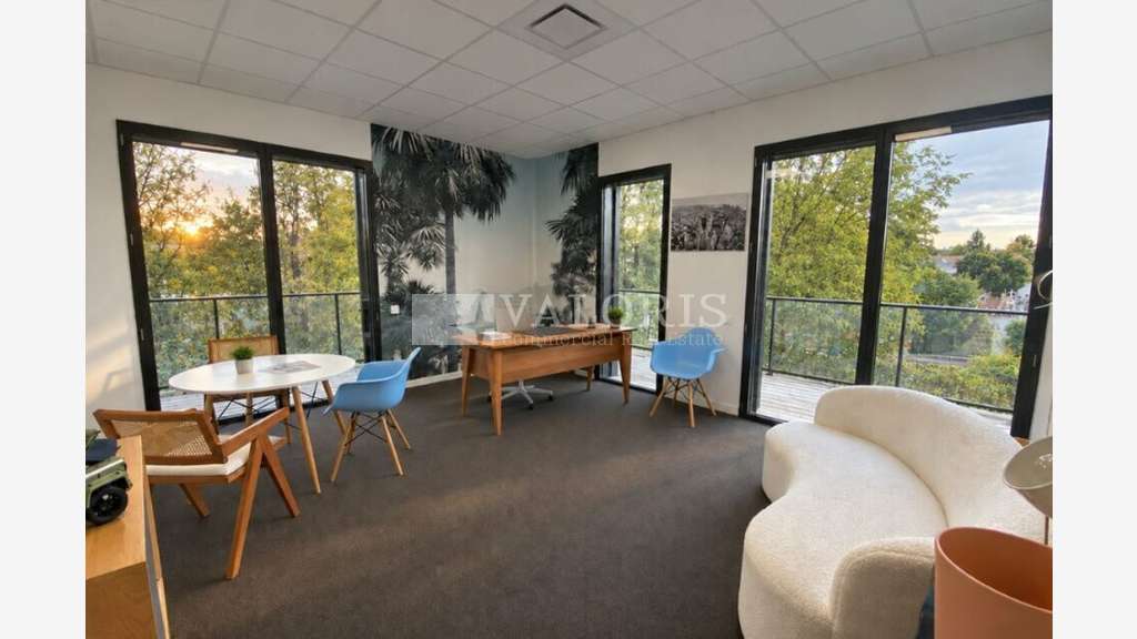 Bureaux 139m² R+2 à louer à Tassin-la-Demi-Lune