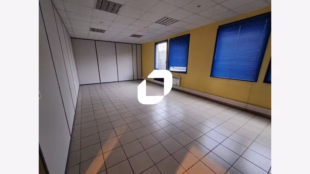 A louer Bureaux 300m² Templemars