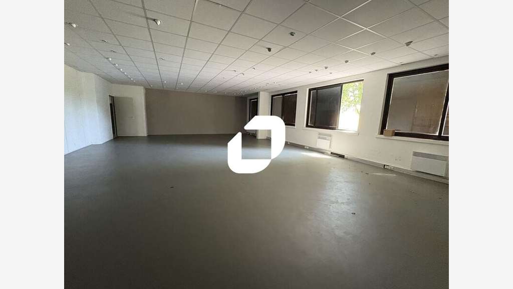 A louer Bureaux 593m² Toussus le noble