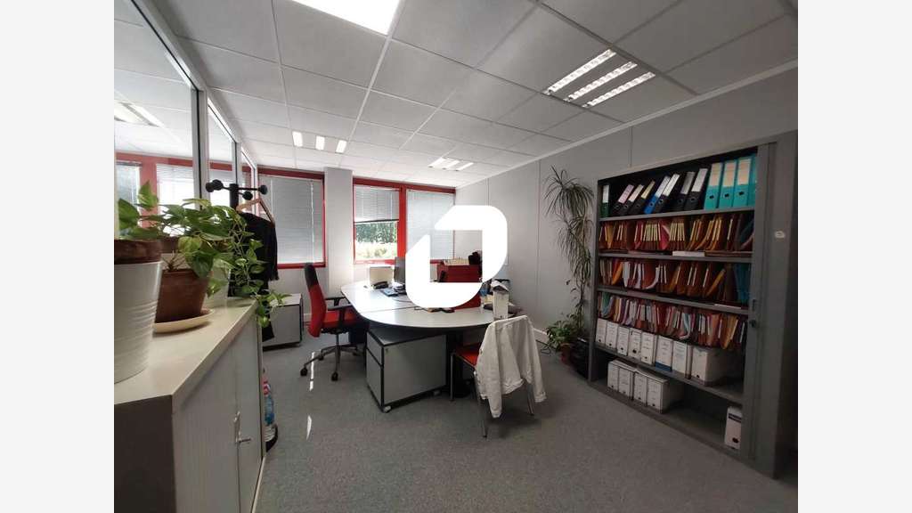 A louer Bureaux 358m² Trappes