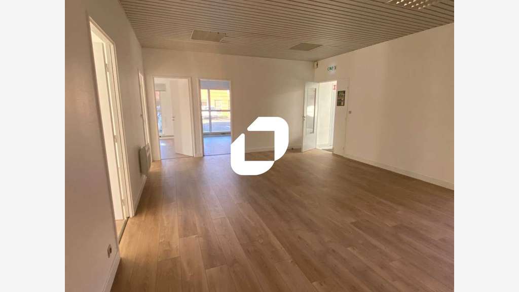 A louer Bureaux 68m² Trappes