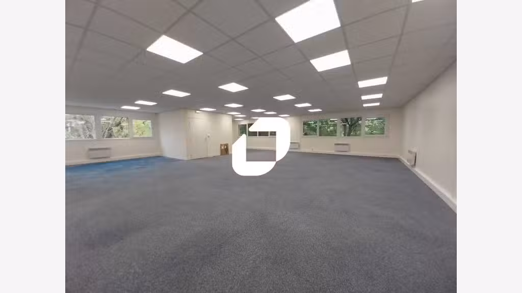 A louer Bureaux 148m² Trappes