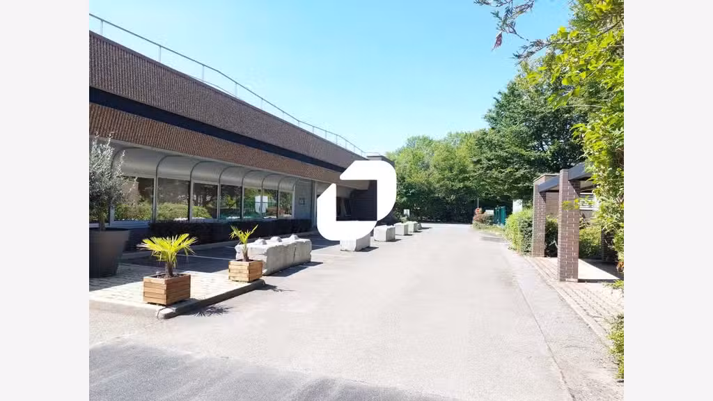 A louer Bureaux 2027m² Trappes