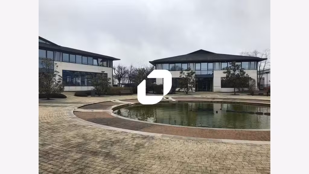 A louer Bureaux 1333m² Trappes