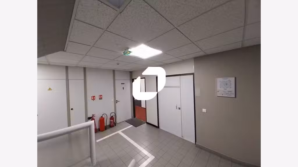 A louer Bureaux 376m² Trappes