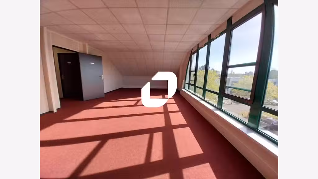 A louer Bureaux 376m² Trappes