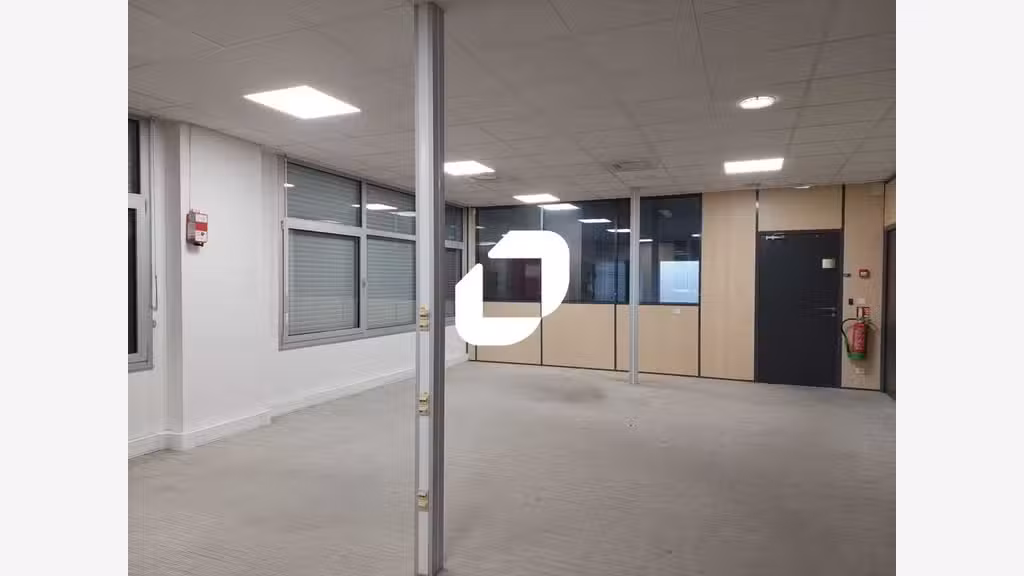 A louer Bureaux 1187m² Trappes