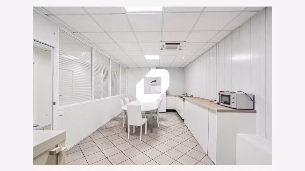 A louer Bureaux 307m² Tremblay en france
