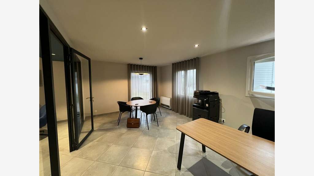 Bureaux rénové de 117m² à louer à Valence Nord