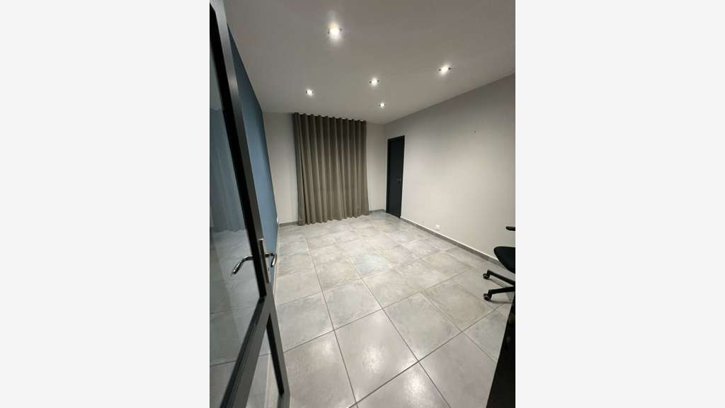 Bureaux rénové de 117m² à louer à Valence Nord
