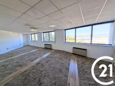 A louer locaux de 40 à 600m² sortie sud de Valence