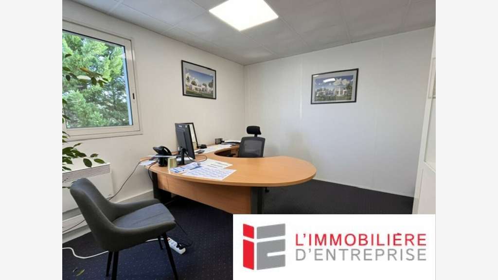 A louer bureaux 140m² avec sanitaire PMR Vannes