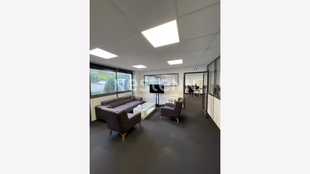 A louer bureaux 107m²Vannes Est accès facile RN165