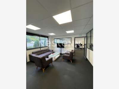 A louer bureaux 107m²Vannes Est accès facile RN165