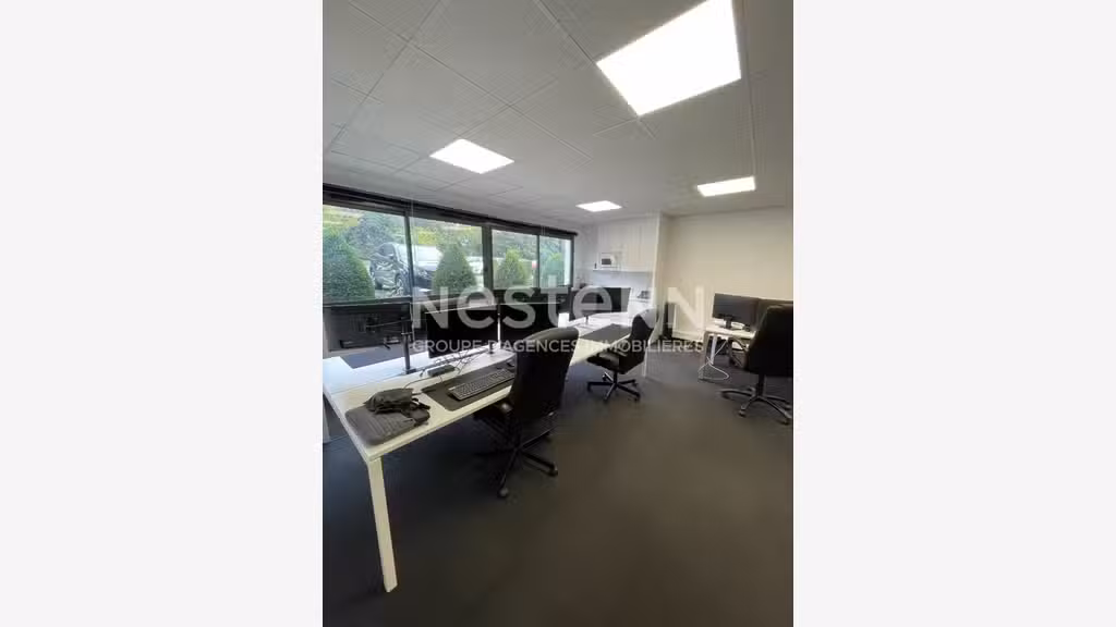A louer bureaux 107m²Vannes Est accès facile RN165