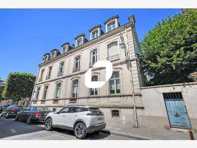 A louer Bureaux 74m² Versailles