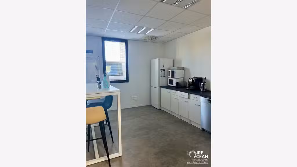 A louer plateau de bureaux 302m² en RDC à Vertou