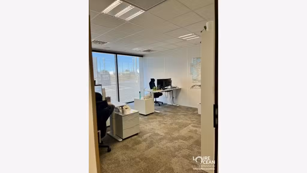 A louer plateau de bureaux 302m² en RDC à Vertou