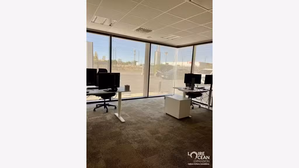 A louer plateau de bureaux 302m² en RDC à Vertou