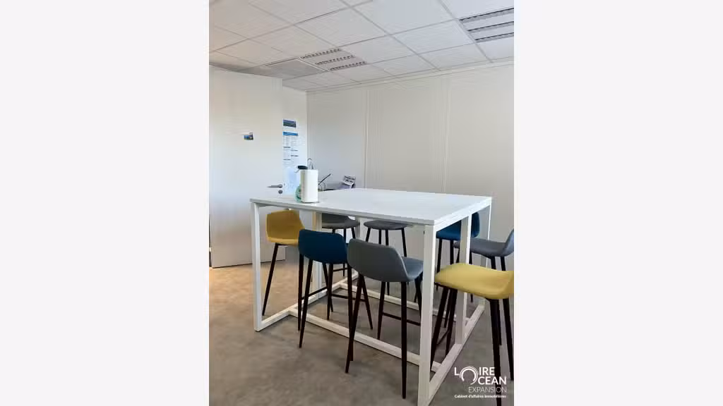 A louer plateau de bureaux 302m² en RDC à Vertou