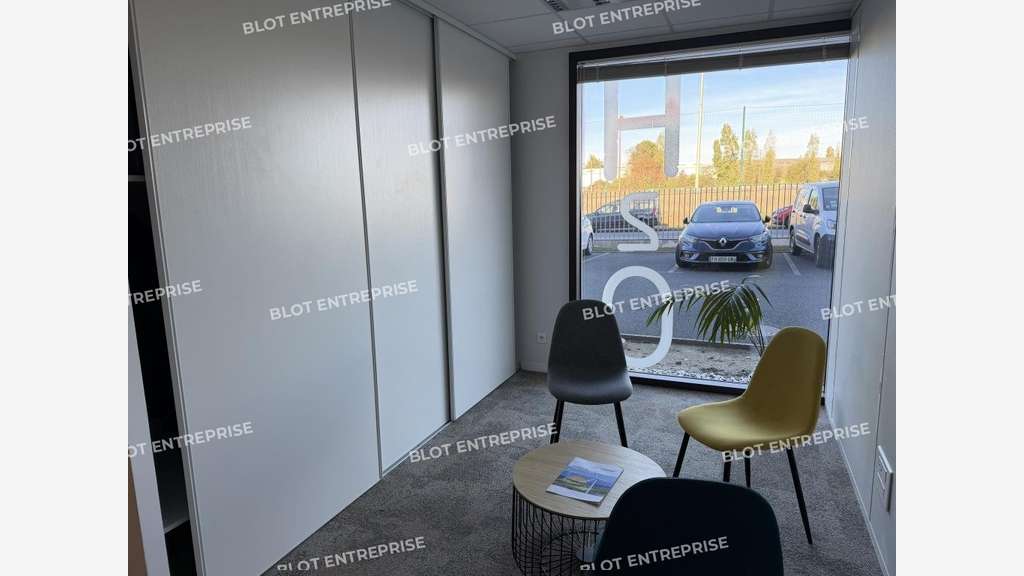 Location bureaux de 310m² au 2ème étage à Vertou