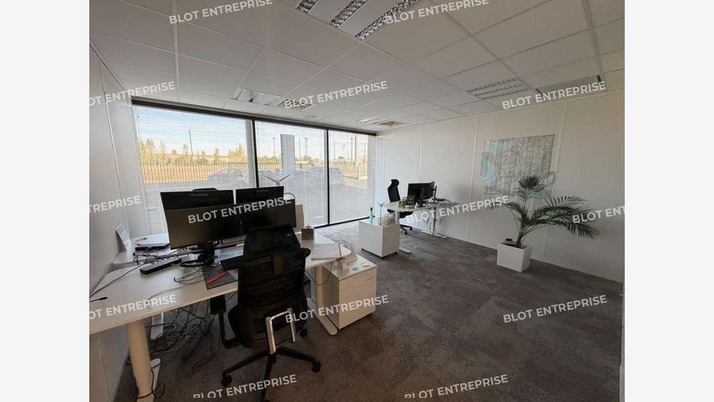 Location bureaux de 310m² au 2ème étage à Vertou