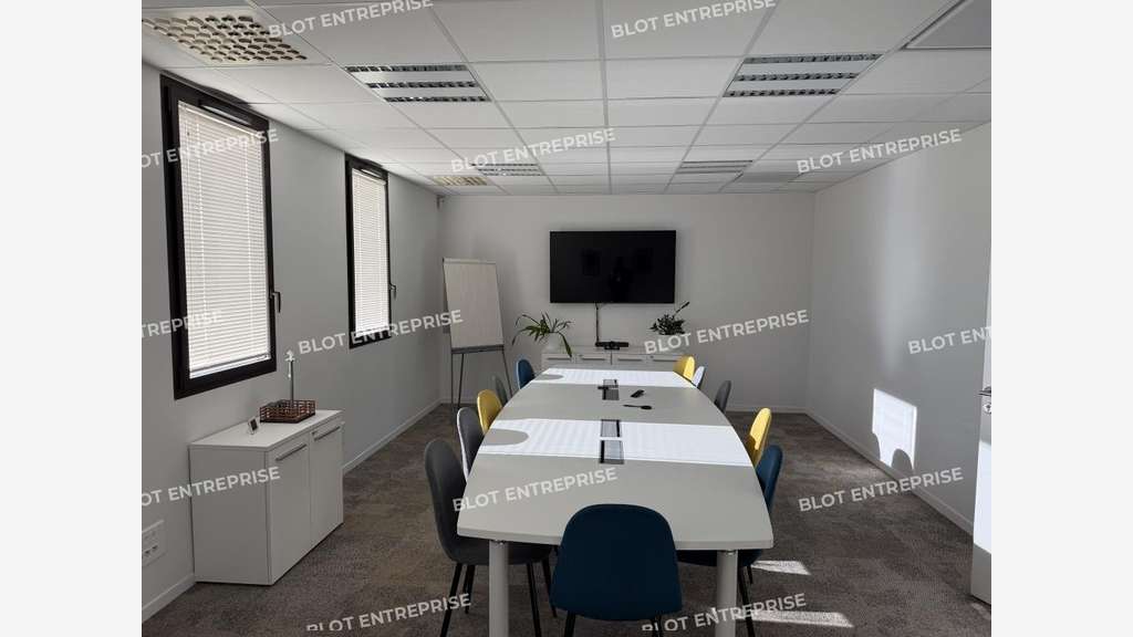 Location bureaux de 310m² au 2ème étage à Vertou